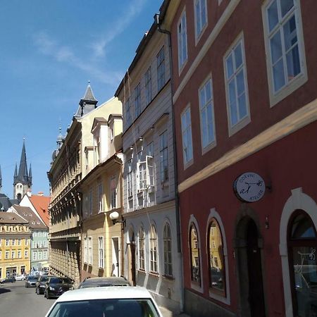 Skromny Apartman V Centru Chebu Zewnętrze zdjęcie