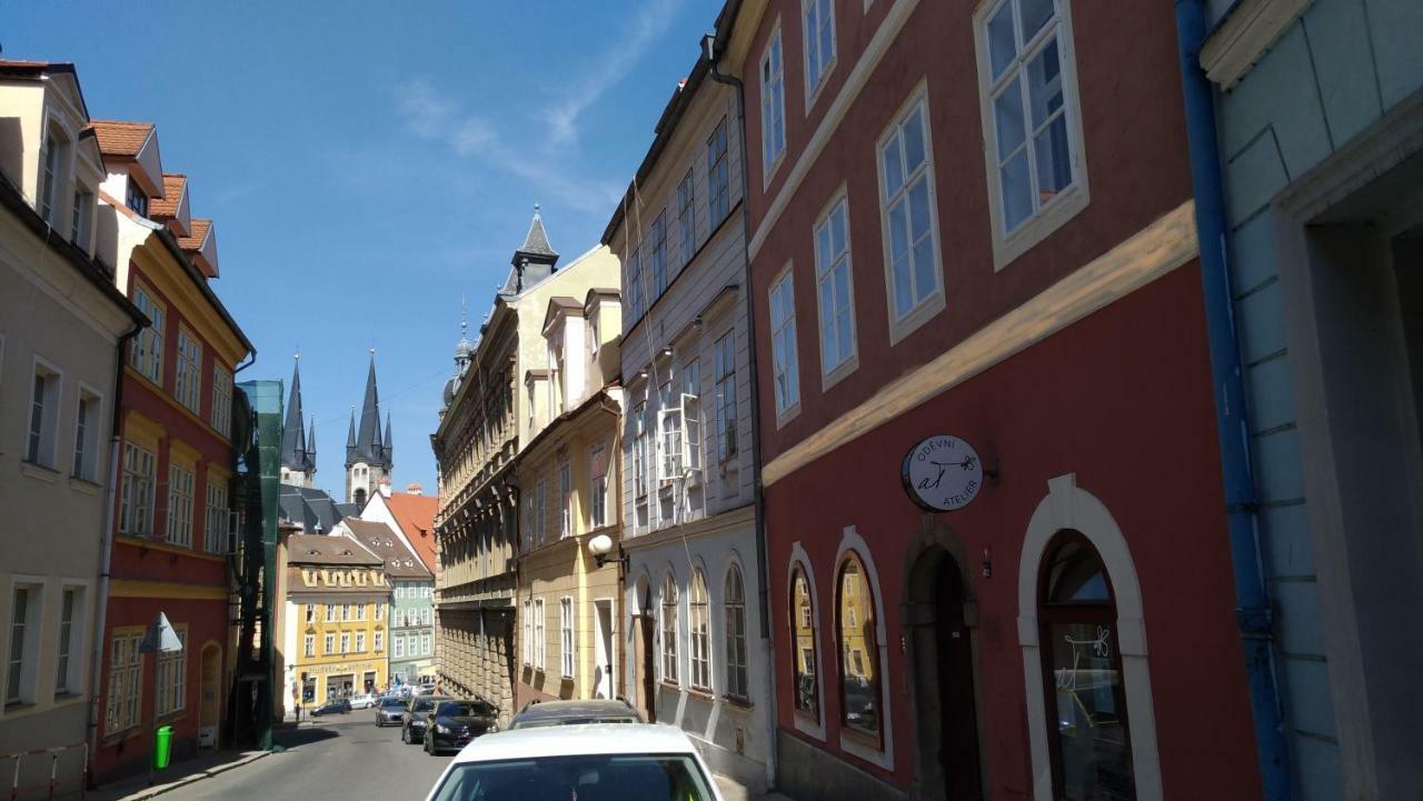 Skromny Apartman V Centru Chebu Zewnętrze zdjęcie