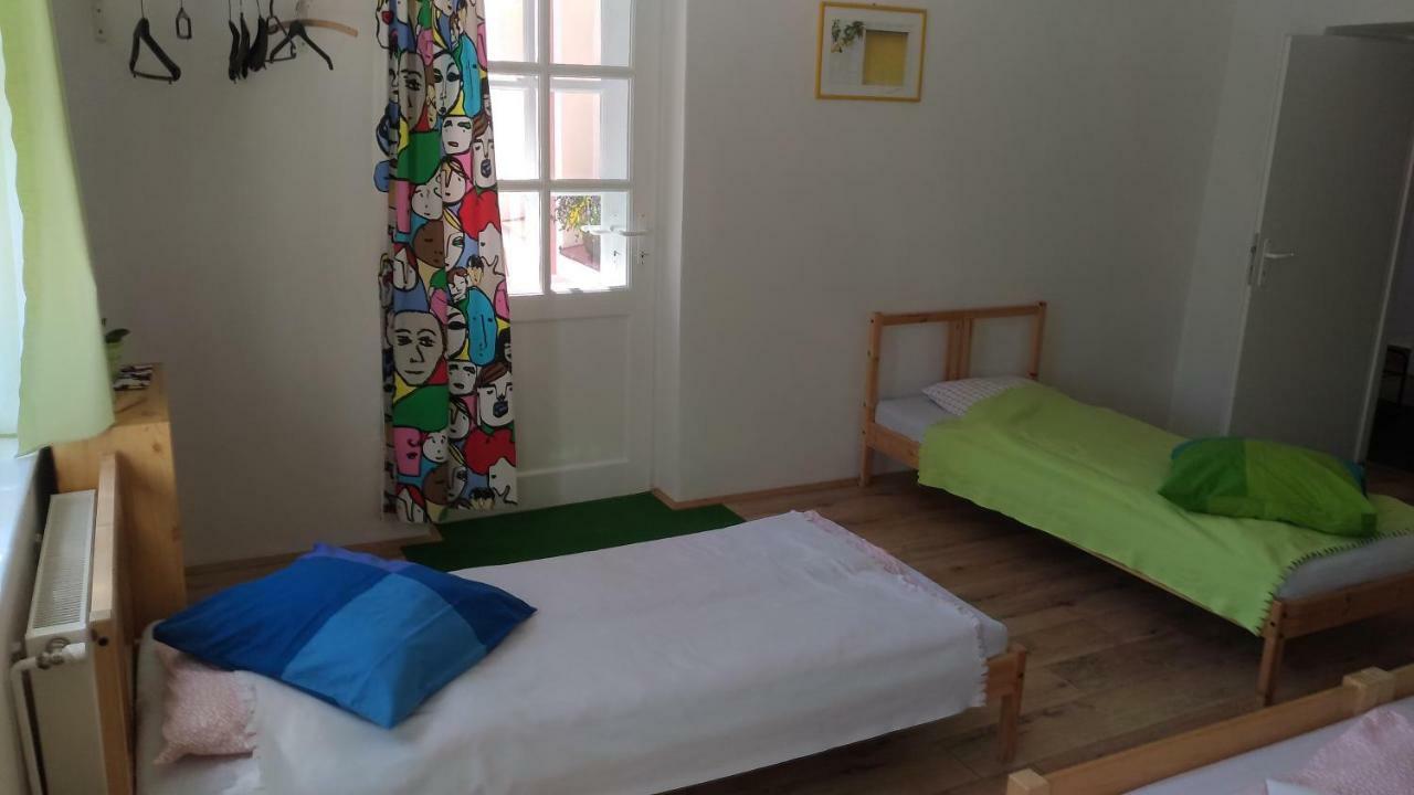 Skromny Apartman V Centru Chebu Zewnętrze zdjęcie