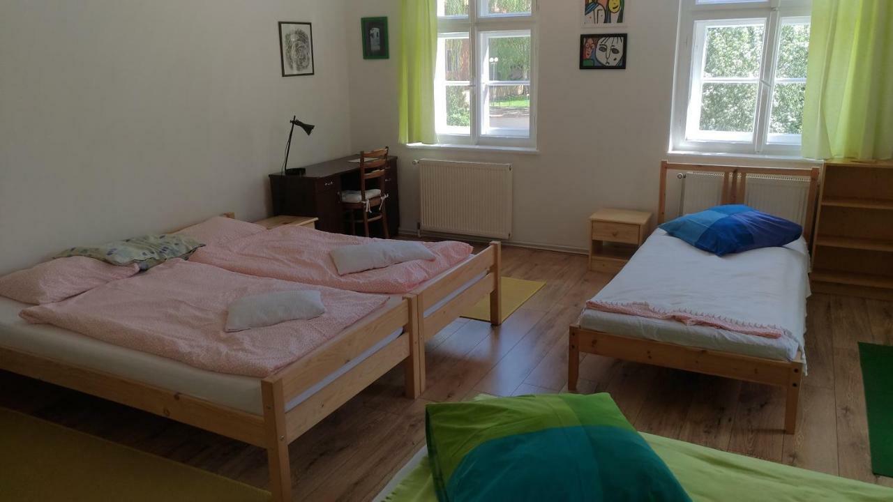 Skromny Apartman V Centru Chebu Zewnętrze zdjęcie
