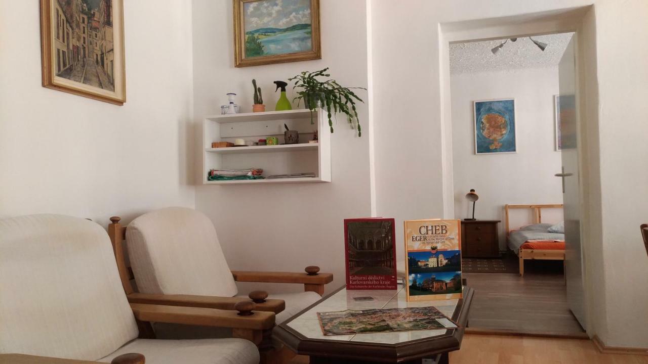 Skromny Apartman V Centru Chebu Zewnętrze zdjęcie